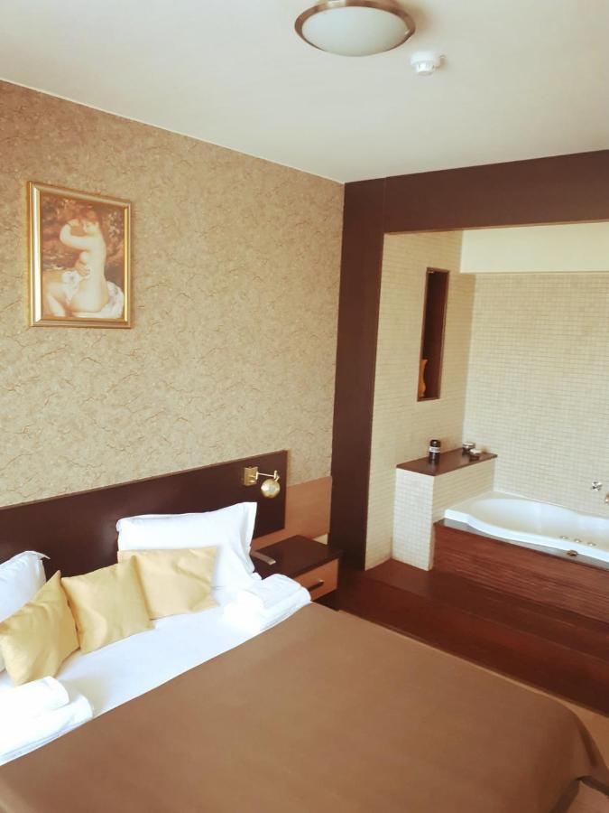 Hotel Nord Ploiesti Exterior photo