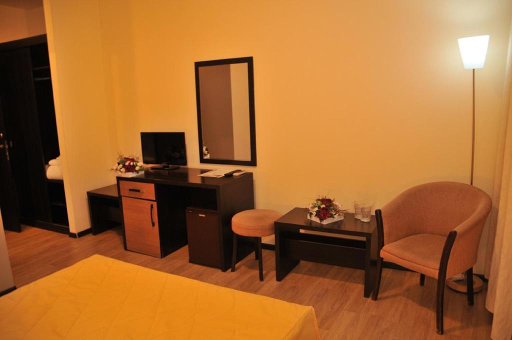 Hotel Nord Ploiesti Exterior photo